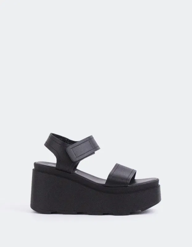 Ideal  Black Leather sold by L'Intervalle