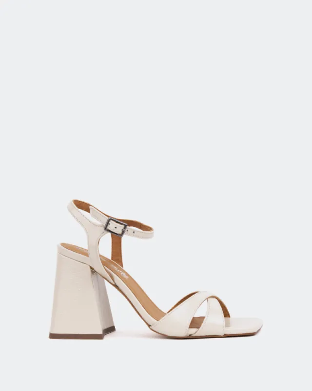 Giligan, Off White Nap./Nap.Blanc Cassé sold by L'Intervalle