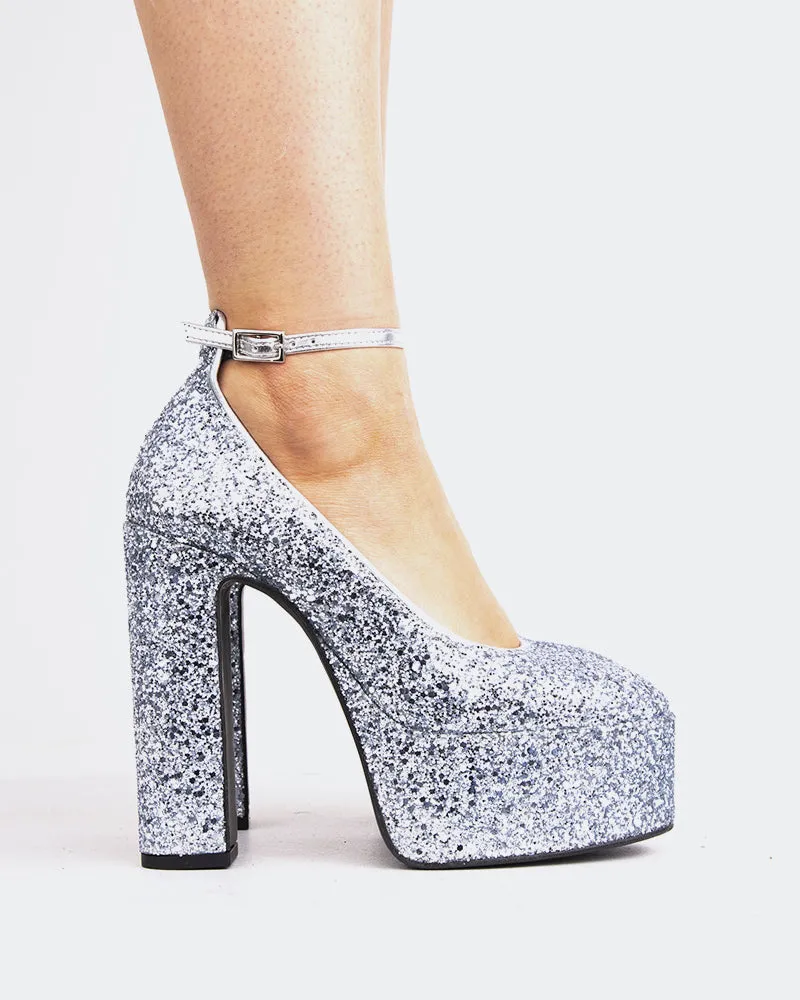 Runway Silver Glitter sold by L'Intervalle