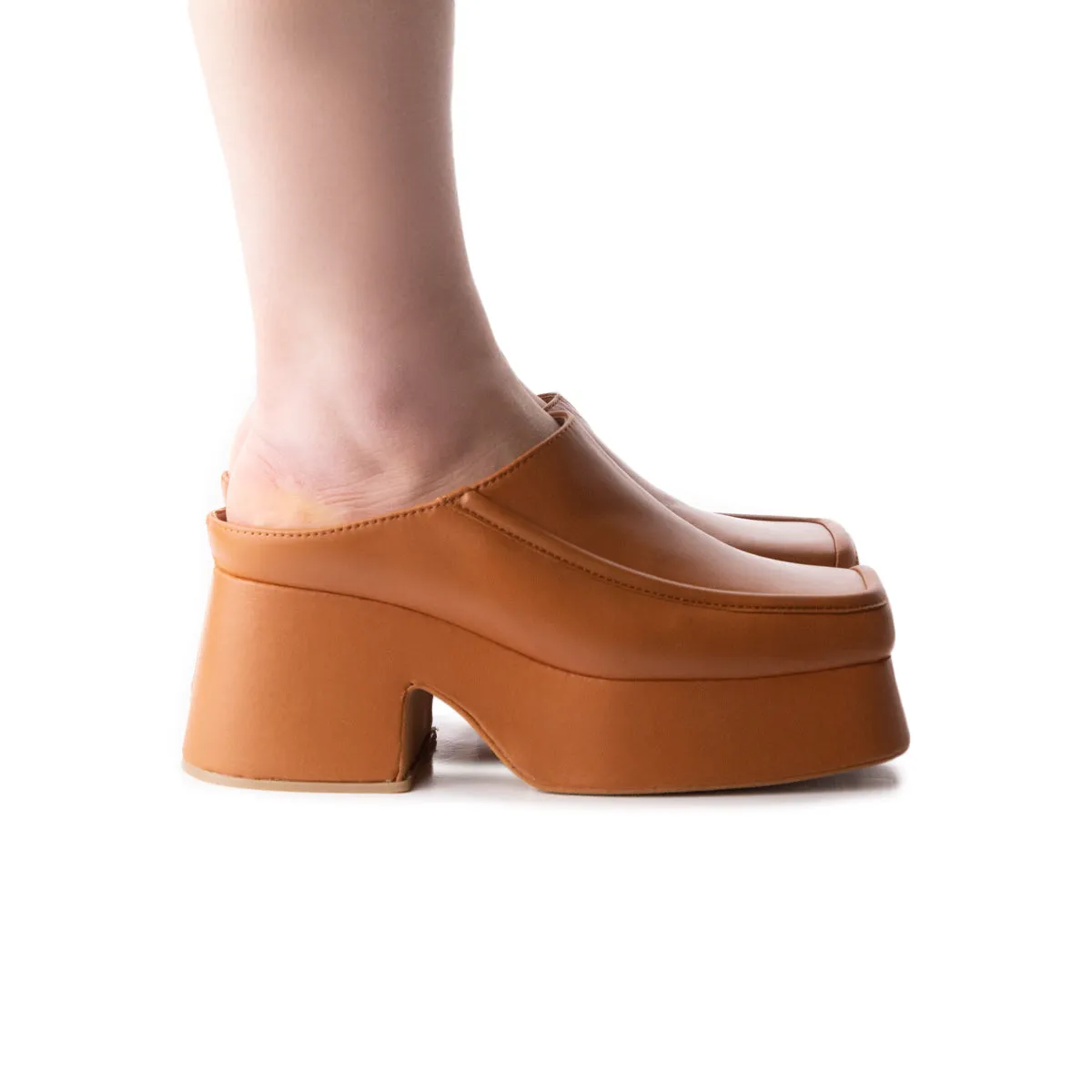 Grettel Camel Leather sold by L'Intervalle