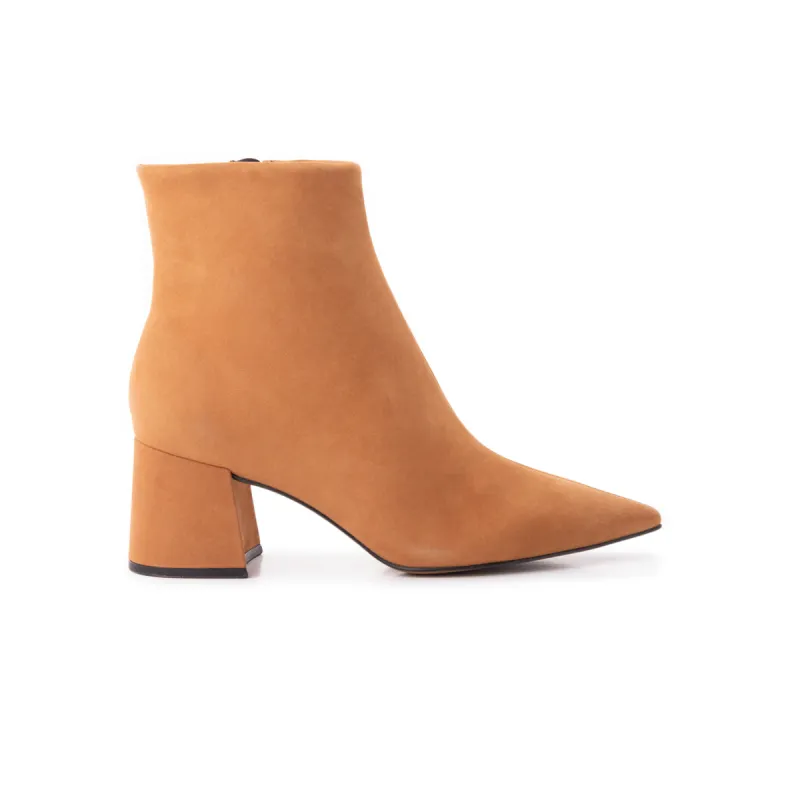 Park Chestnut Nubuck sold by L'Intervalle