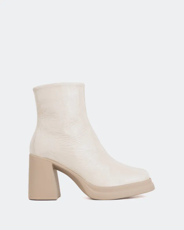 Camillo Off White Naplack sold by L'Intervalle