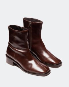 Dubbo Brown Leather sold by L'Intervalle