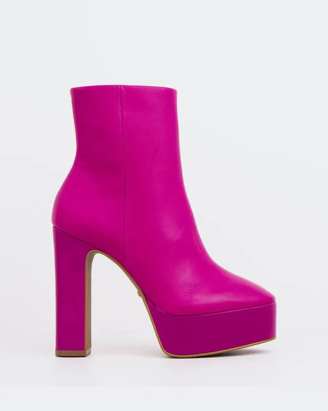 Dareen Fuschia Leather sold by L'Intervalle