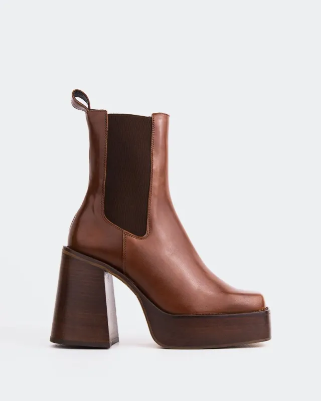 Clairo Chestnut Leather sold by L'Intervalle