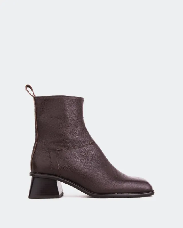 Holts Brown Leather sold by L'Intervalle