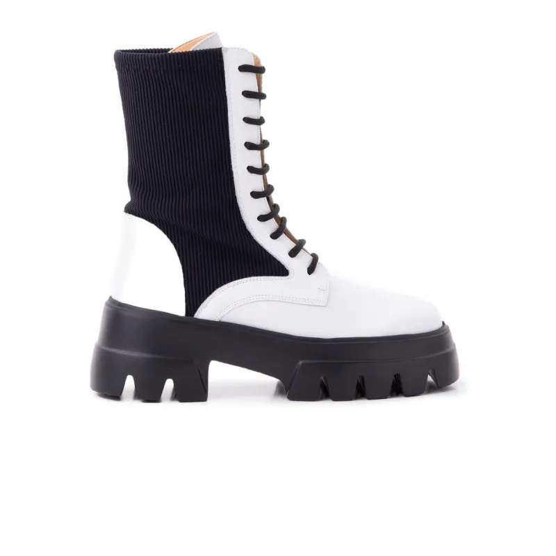 Newark White Leather sold by L'Intervalle