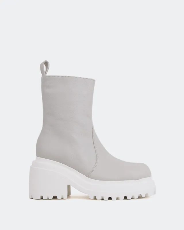 Ike Off White Leather sold by L'Intervalle