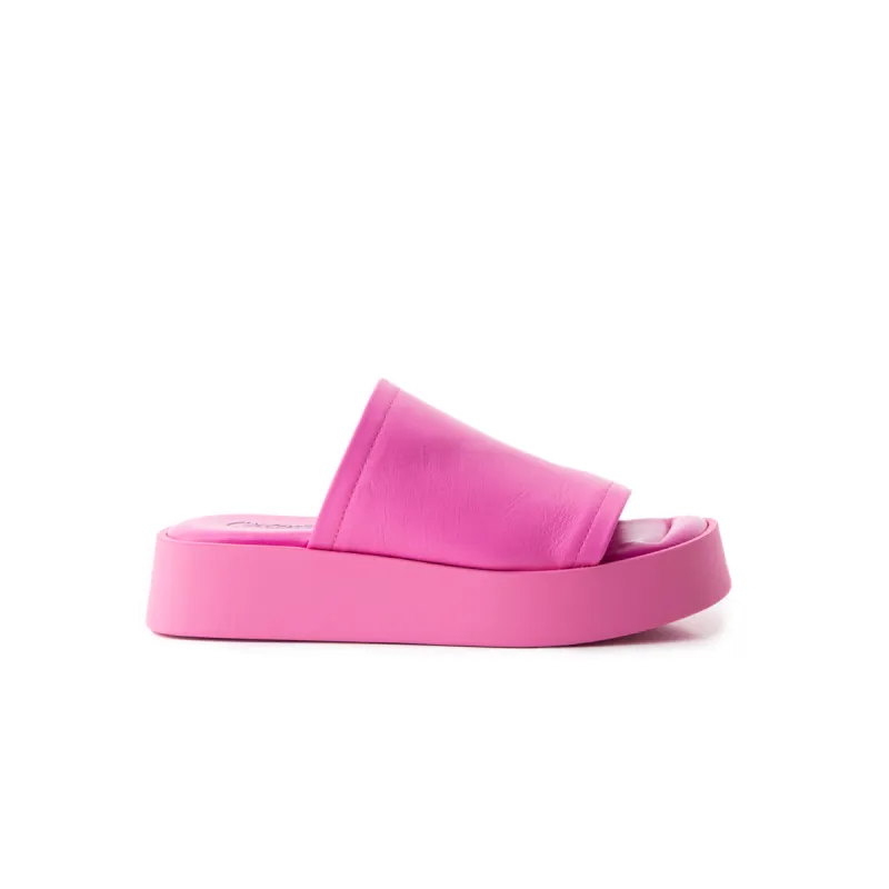 Dumpling Fuschia Leather sold by L'Intervalle