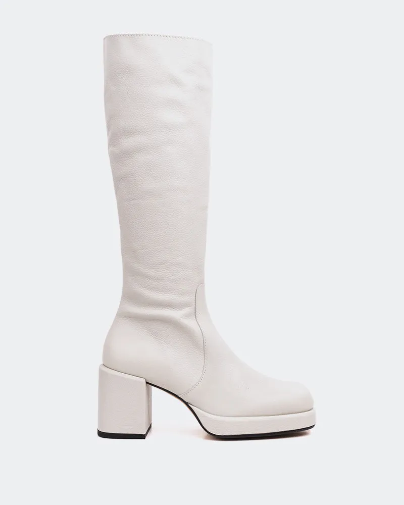 Briggs Off White Leather sold by L'Intervalle