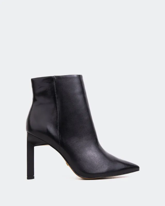 Sutton Black Leather sold by L'Intervalle