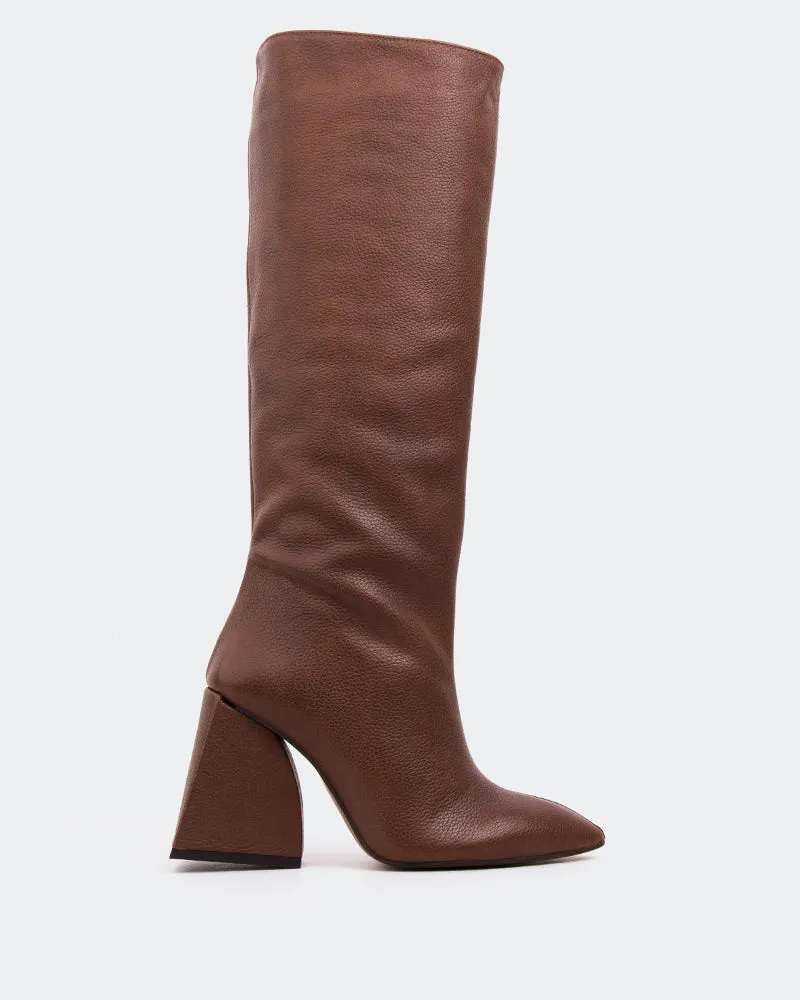 Camus Tan Leather sold by L'Intervalle