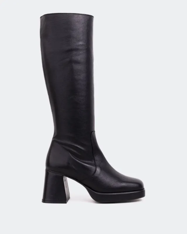 Amiens Black Leather sold by L'Intervalle
