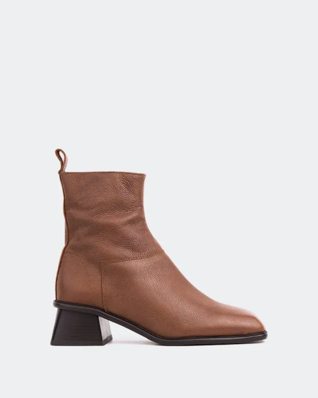 Holts Tan Leather sold by L'Intervalle