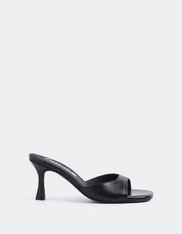 Norwood Black Leather sold by L'Intervalle