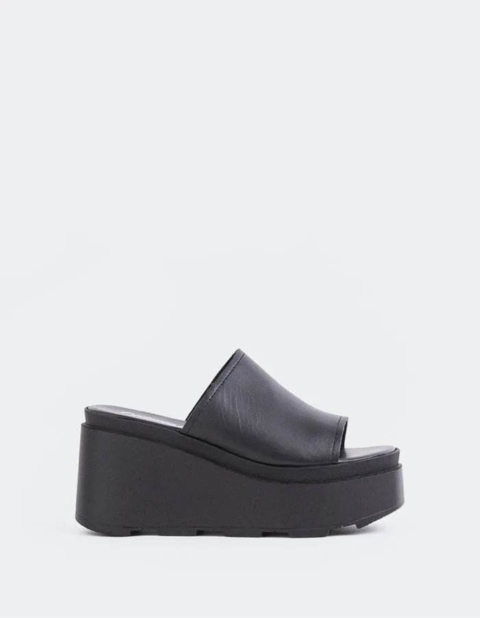 Positive Black Leather sold by L'Intervalle