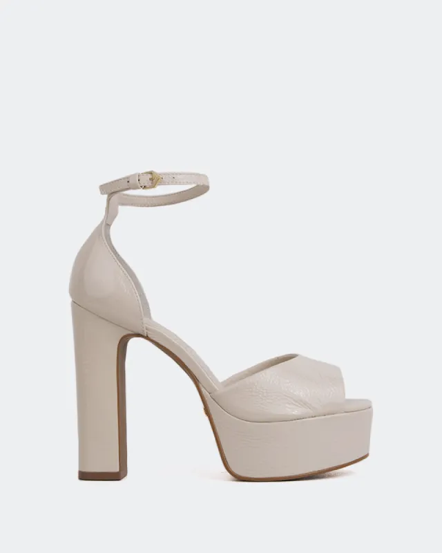 Porfi Off White Naplack sold by L'Intervalle