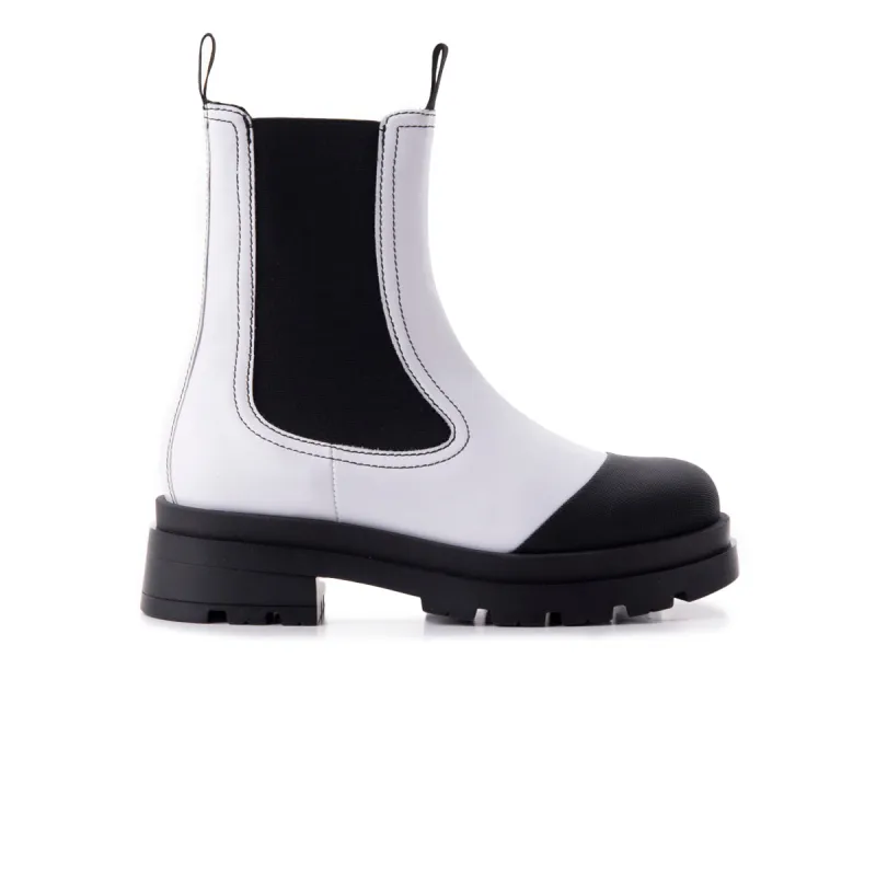 Gravity White Leather sold by L'Intervalle