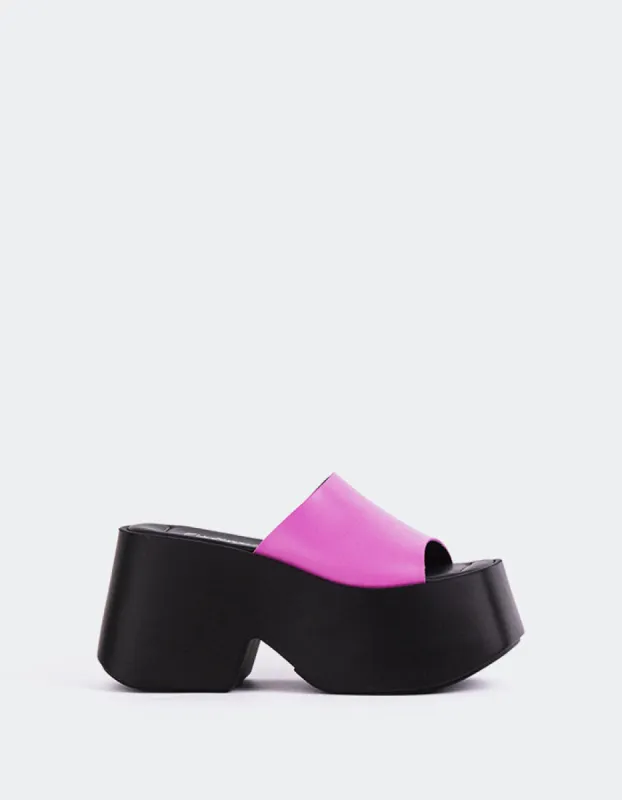 Fidèle Fucshia Leather sold by L'Intervalle