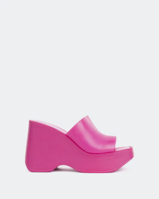 Moss Fucshia Leather sold by L'Intervalle