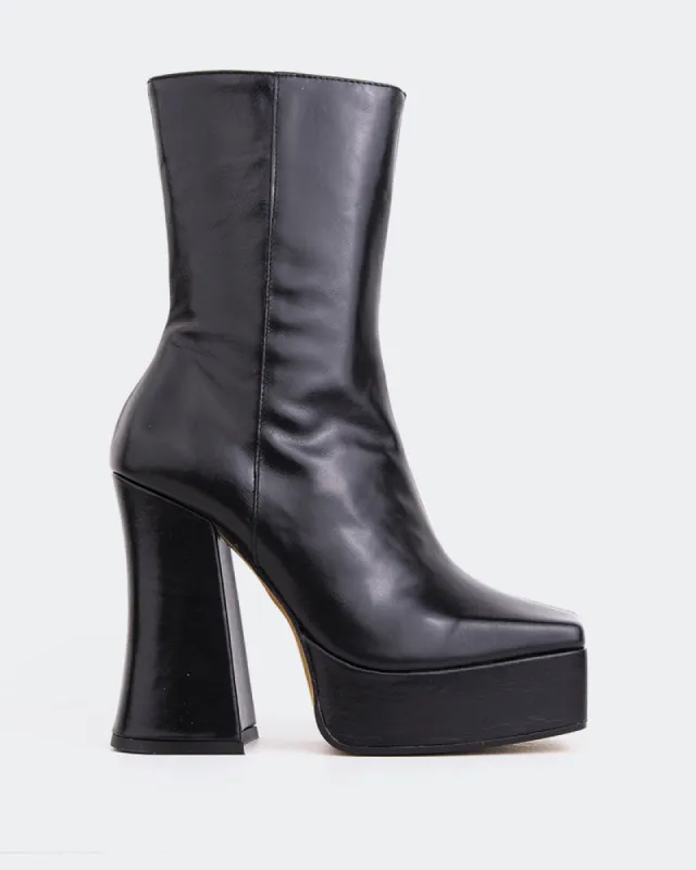 Mestali Black Leather sold by L'Intervalle