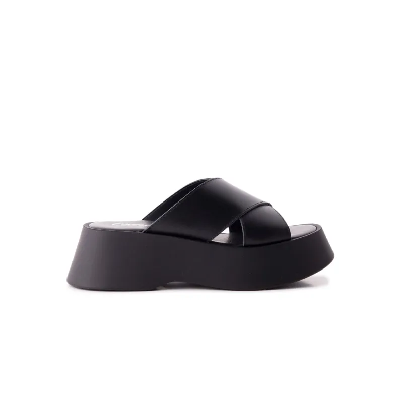 Hai Black Leather sold by L'Intervalle