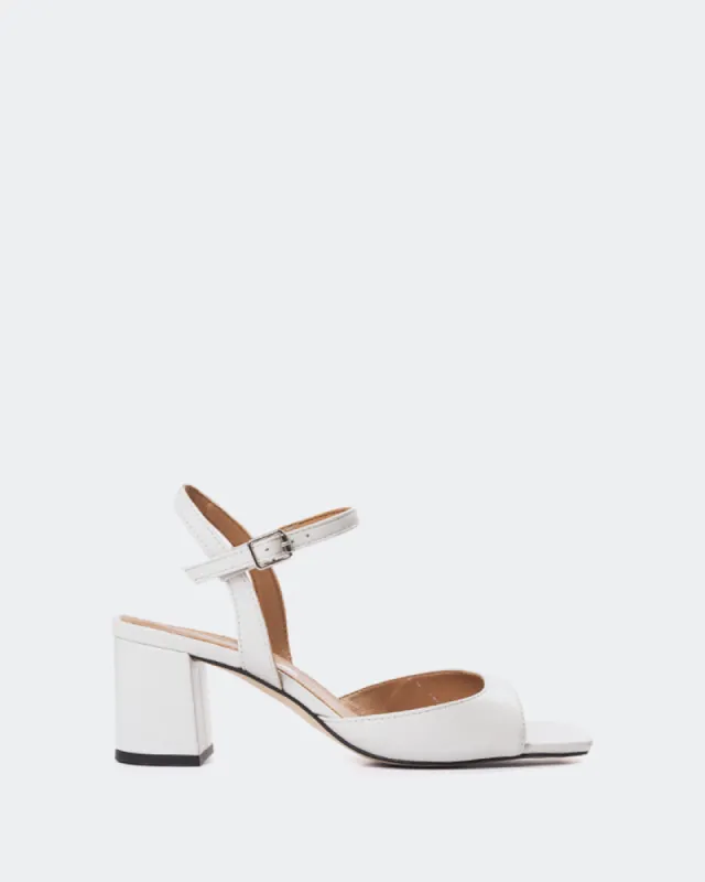 Kearny Off White Leather sold by L'Intervalle