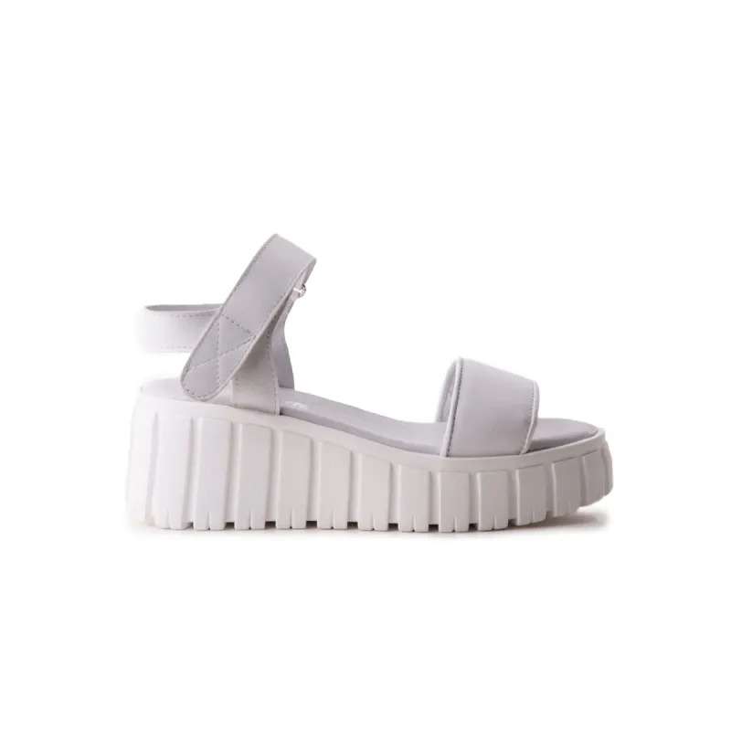 Grad White Leather sold by L'Intervalle