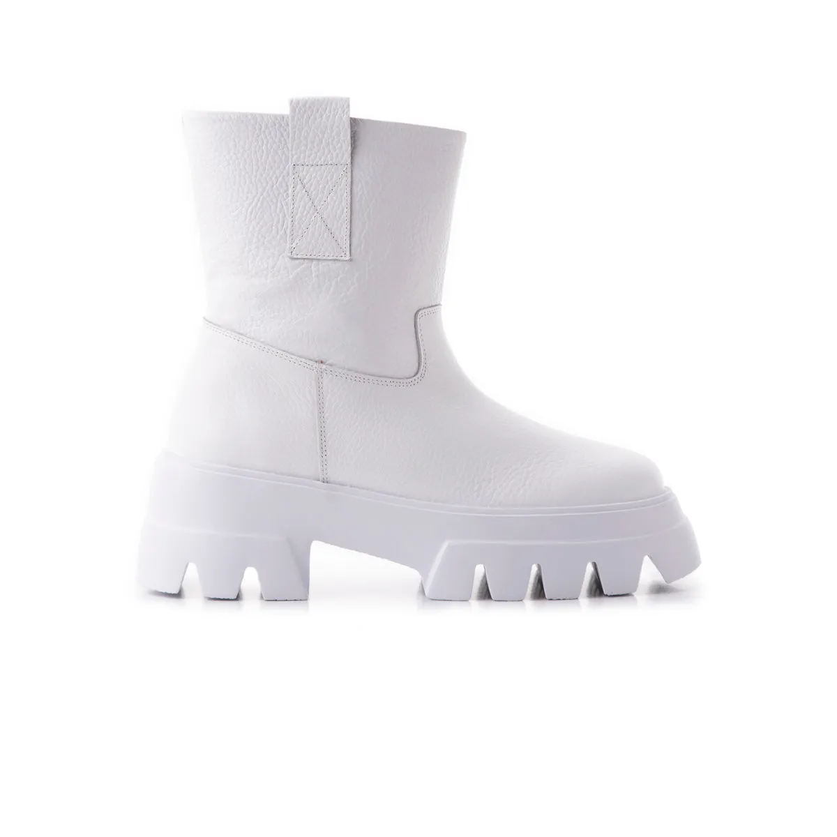 Alaska White Leather sold by L'Intervalle