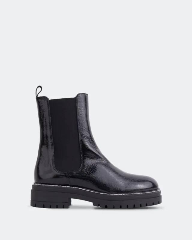 Okari Black Naplack sold by L'Intervalle