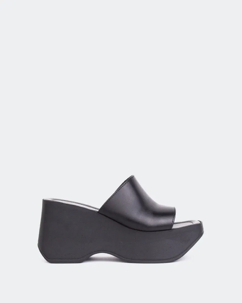 Klum Black Leather sold by L'Intervalle