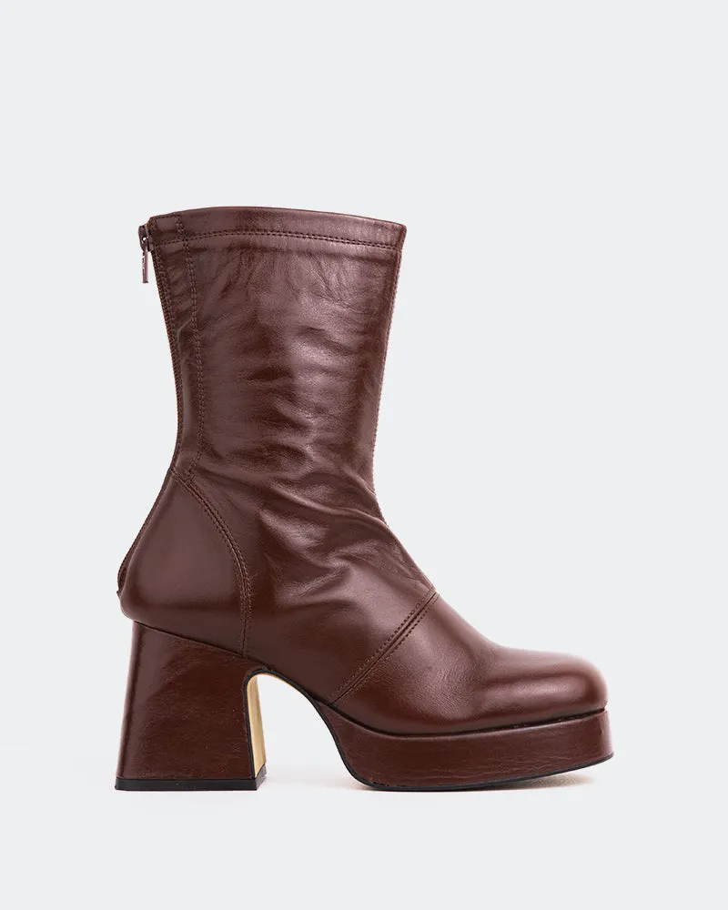 Qoli Chestnut Leather sold by L'Intervalle