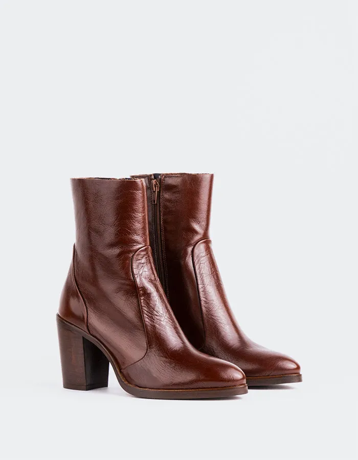 Giove Chestnut Leather sold by L'Intervalle product image thumbnail 2