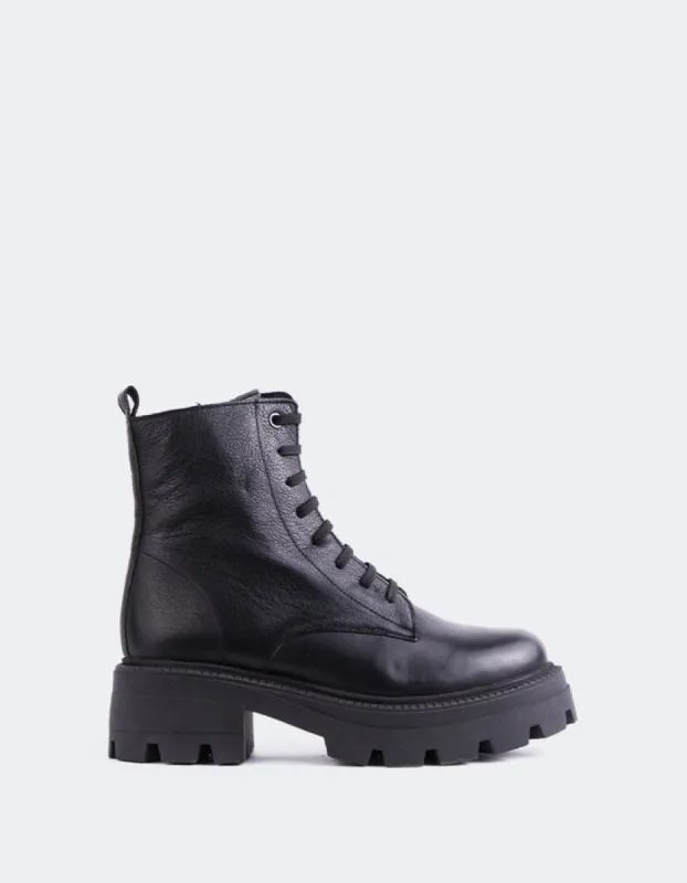Garrett Black Leather sold by L'Intervalle