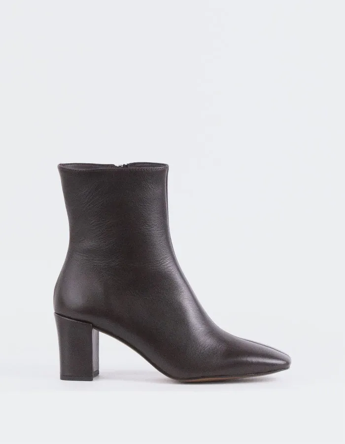 Lioni Brown Leather sold by L'Intervalle