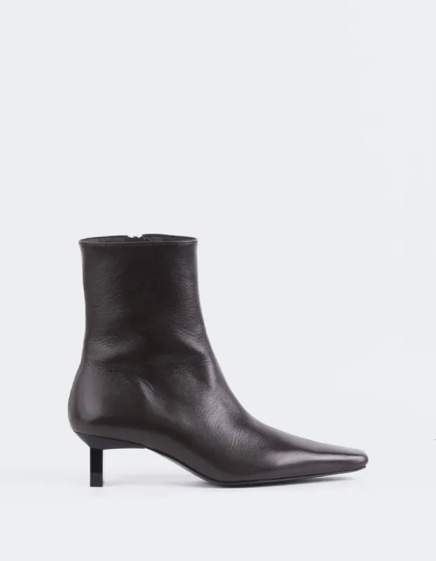 Karylle Brown Leather sold by L'Intervalle