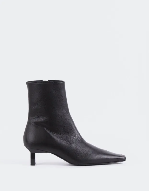 Karylle Black Leather sold by L'Intervalle