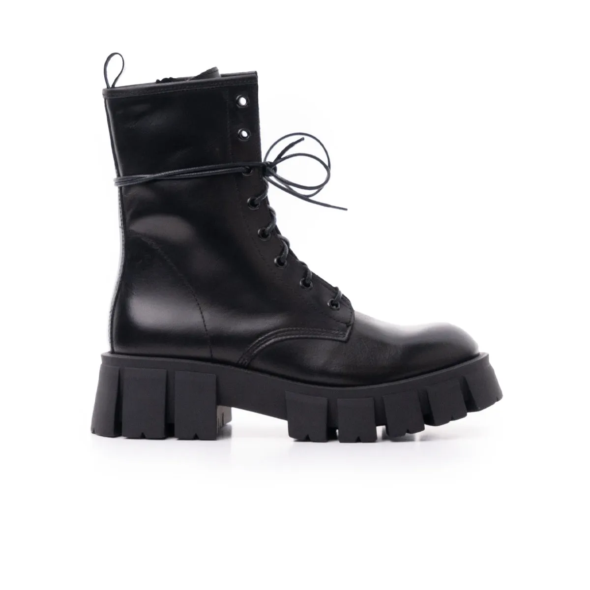 Shanghai Black Leather sold by L'Intervalle