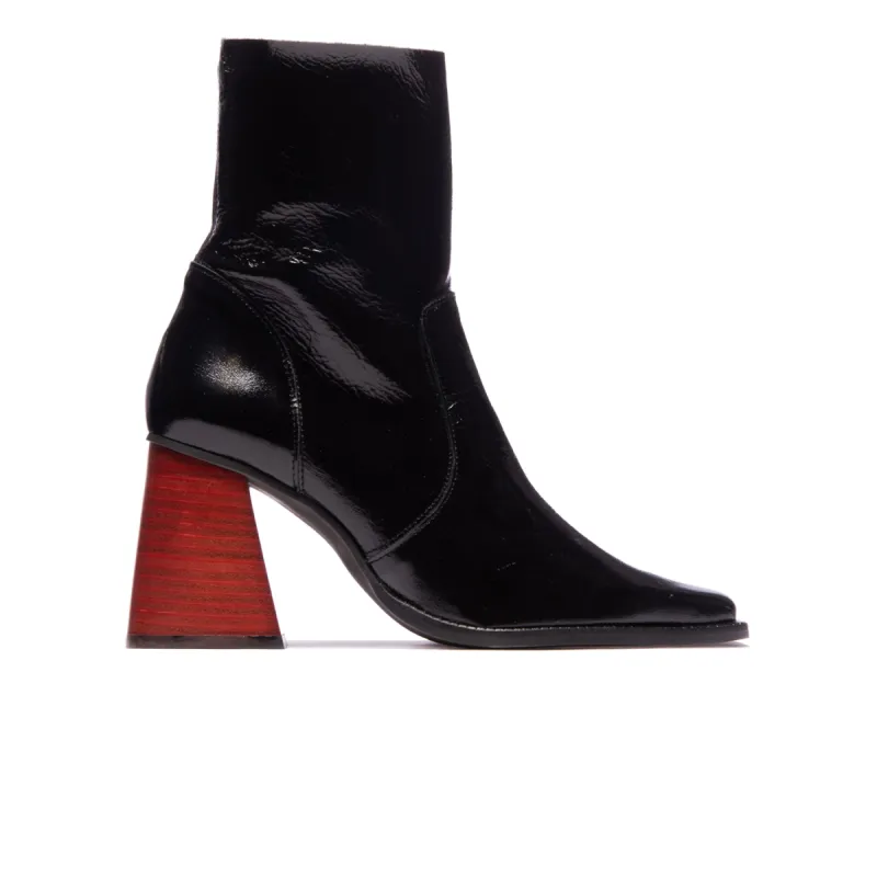 Melana Black Naplack sold by L'Intervalle