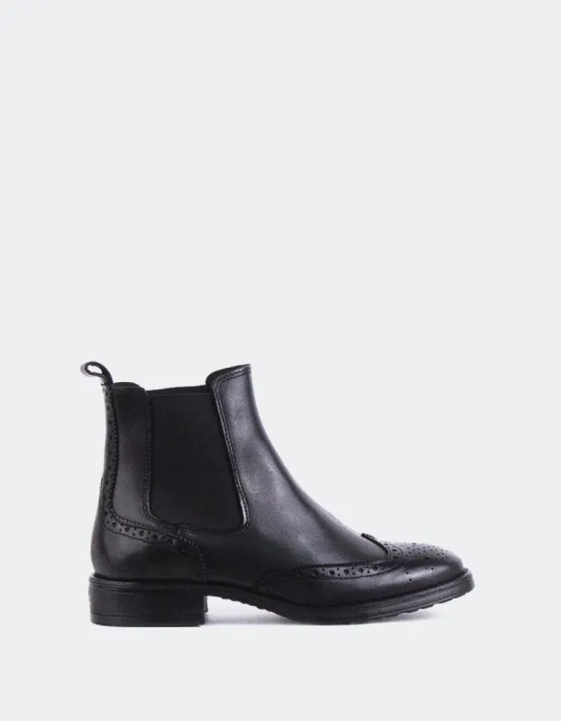 Debree Black Leather sold by L'Intervalle