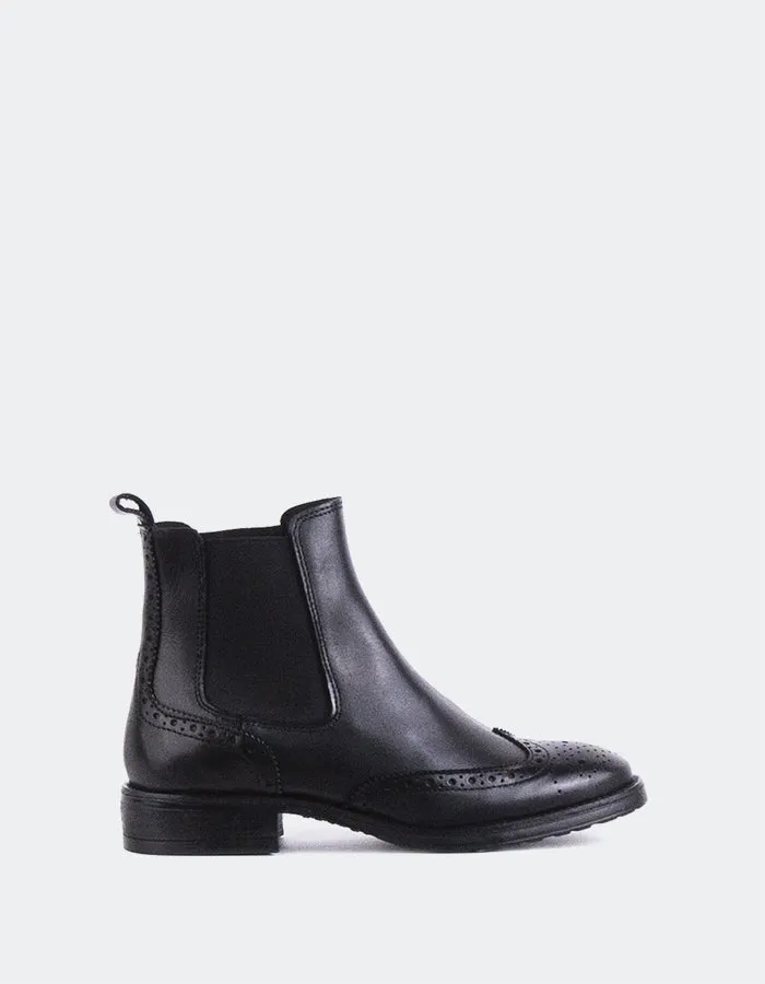 Debree Black Leather sold by L'Intervalle
