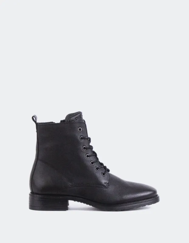 Daiki Black Leather sold by L'Intervalle