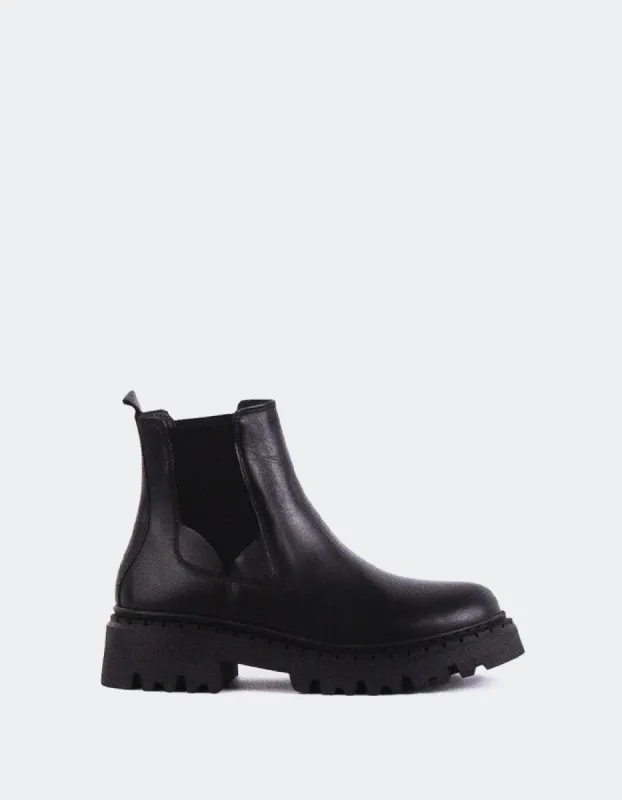 Hayes Black Leather sold by L'Intervalle