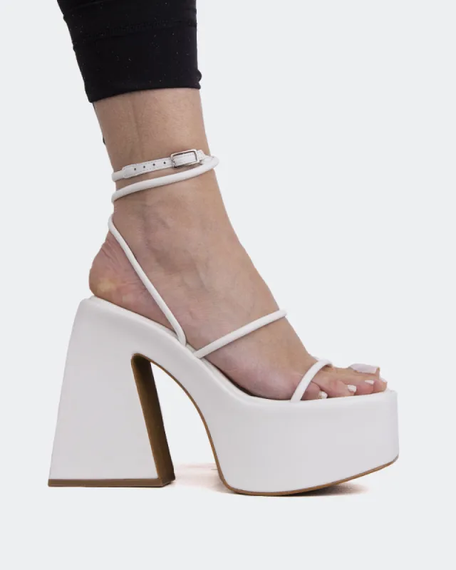 Pasaji White Leather sold by L'Intervalle