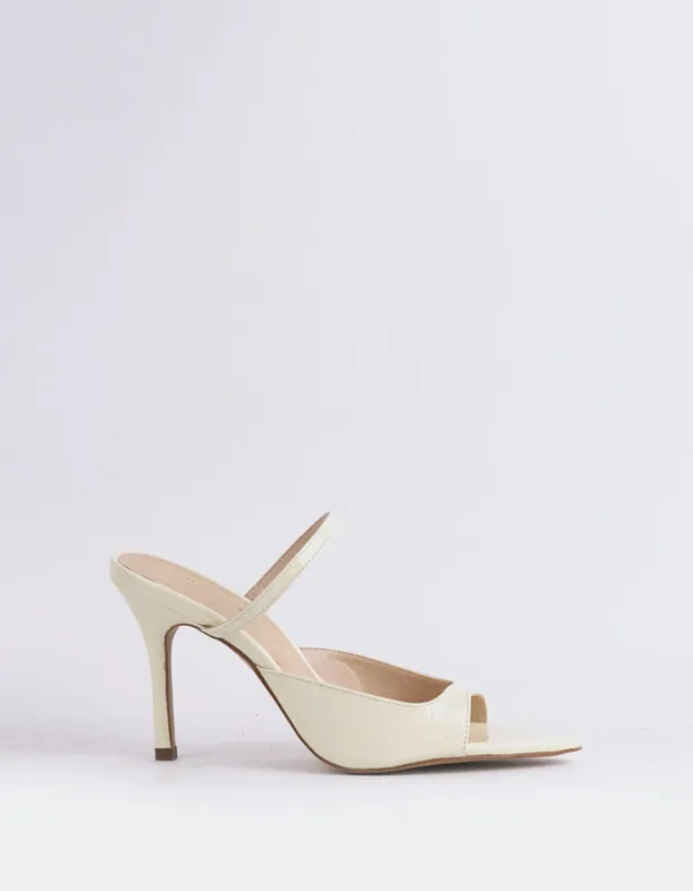 Scilla Off White Naplack sold by L'Intervalle