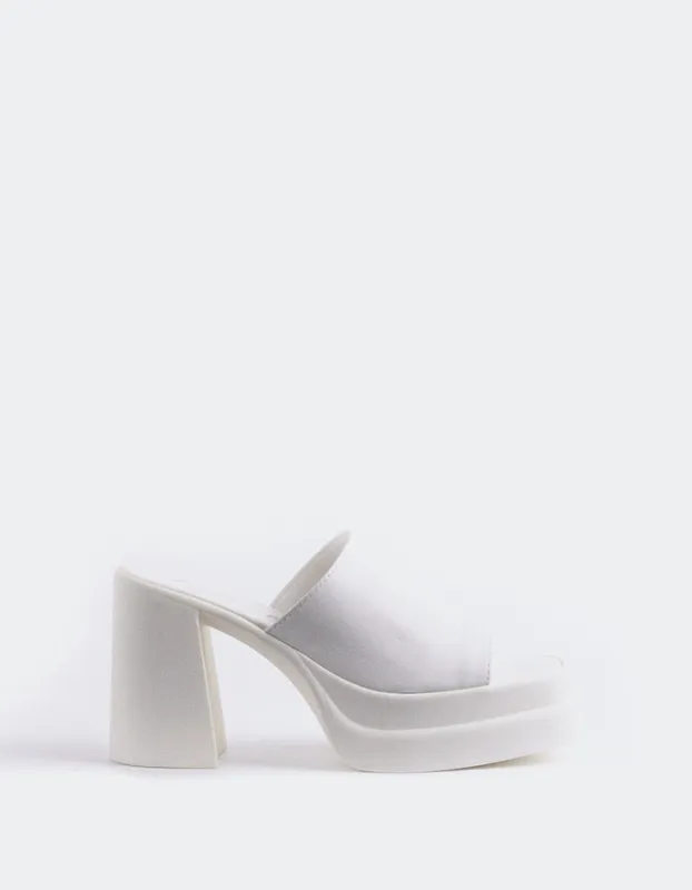 Kalamata White Leather sold by L'Intervalle