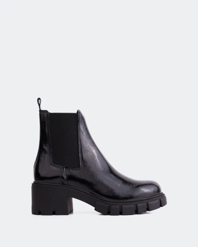 Vannes Black Naplack sold by L'Intervalle