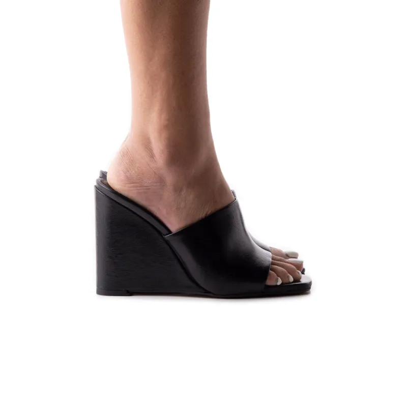 Minerva Black Leather sold by L'Intervalle