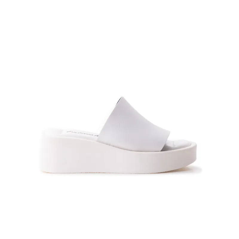 Lovely White Leather sold by L'Intervalle