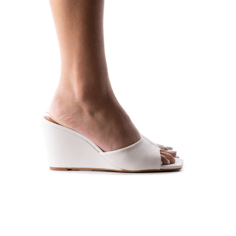 Toscana White Leather sold by L'Intervalle